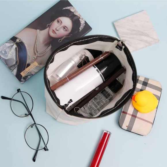 NEW IN PACKAGE BEAUTY AND THE BEAST MAKEUP POUCH BAG 9X7 INCHES - Picture 3 of 4